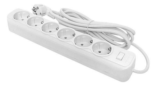 Удлинитель с сетевым фильтром 6х1.8м с заземл. 16А IP20 3.5кВт 3х1 с предохранителем с выкл. с индик